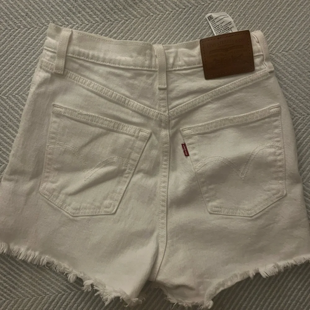 Levi's White Jean Shorts Distressed Casual - Picture 3 of 3